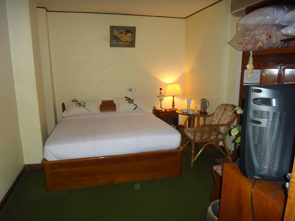 Chit Sayar Hotel ย่างกุ้ง ภายนอก รูปภาพ