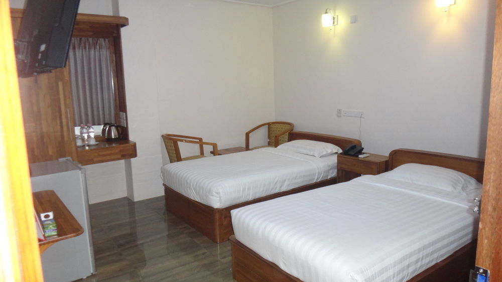 Chit Sayar Hotel ย่างกุ้ง ภายนอก รูปภาพ